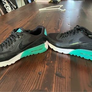 Nike Air Max Black and Turquoise Sneakers